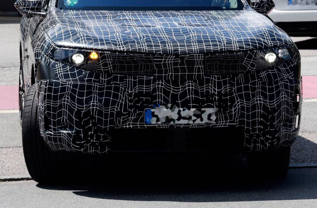 向中國車企設計學習?新一代寶馬X5內飾曝光 中控配有遠端屏