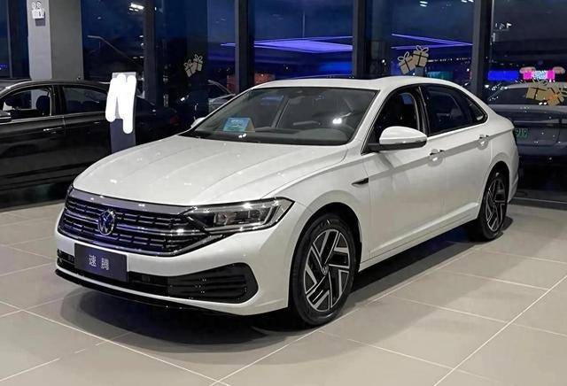 上半年最暢銷十大燃油車型:大眾占4席,第一名竟是國產車?