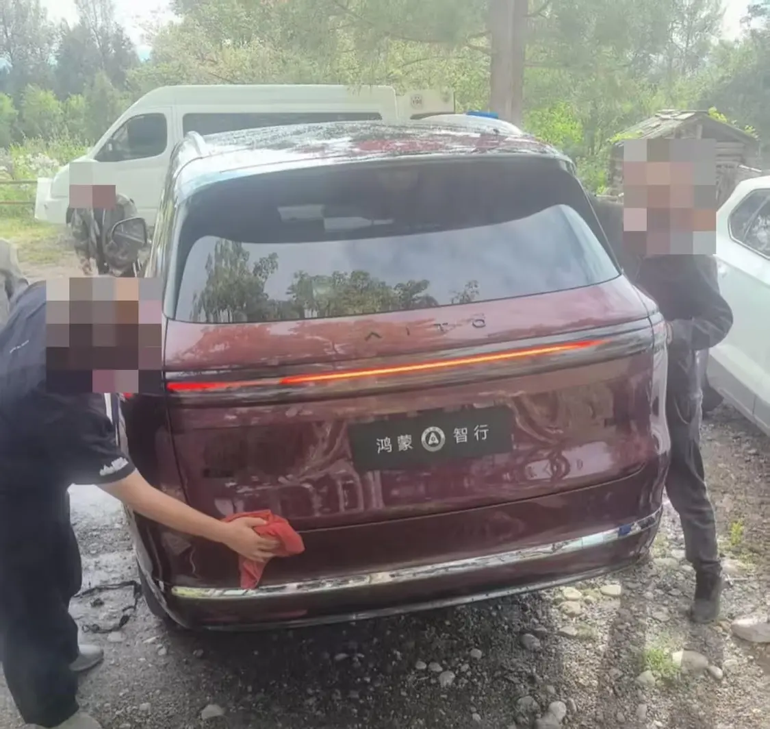 外觀看齊M8、M9,鴻蒙智行全新問界M7實車曝光