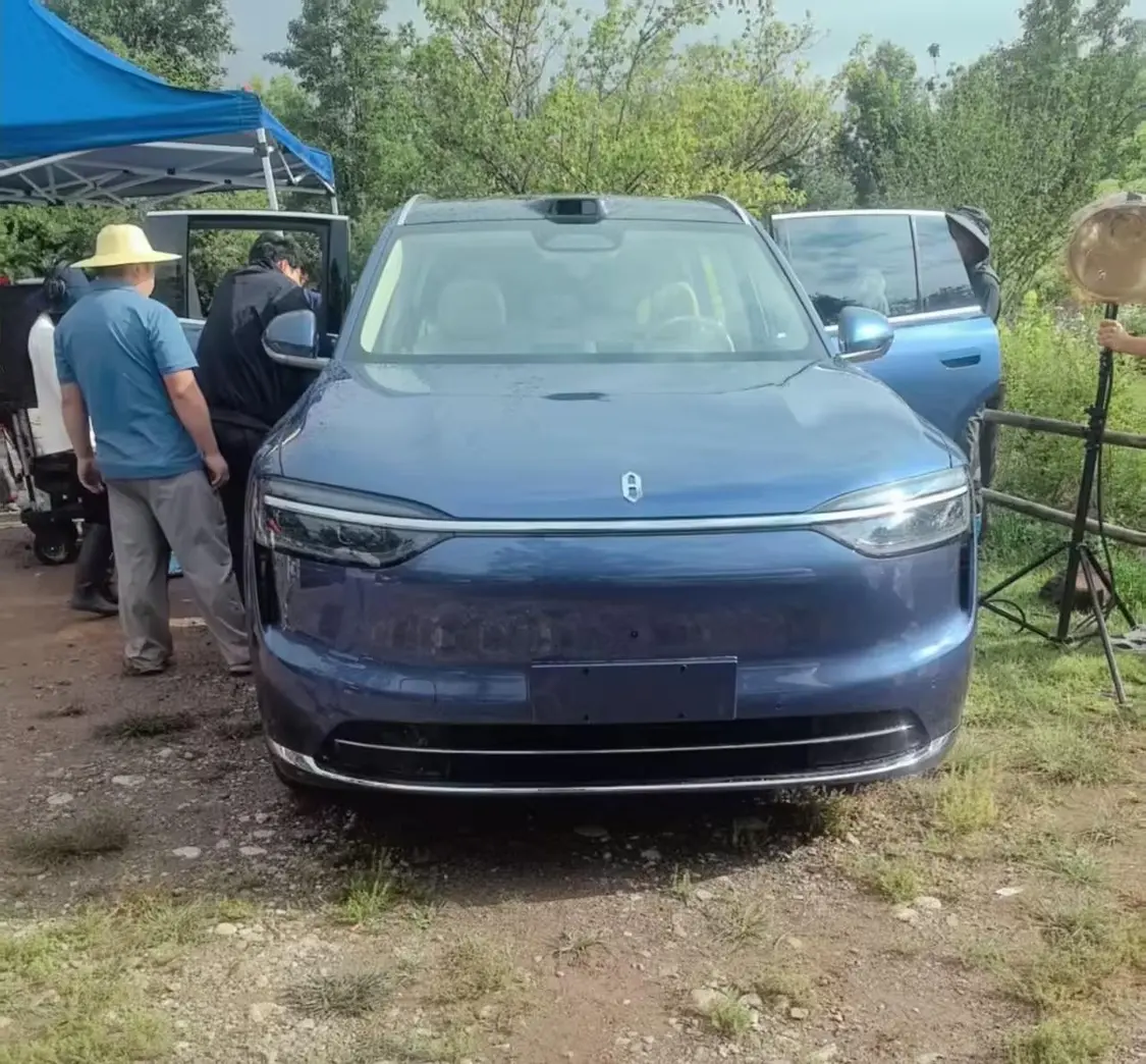 外觀看齊M8、M9,鴻蒙智行全新問界M7實車曝光 ▲ 圖源 @風清頌