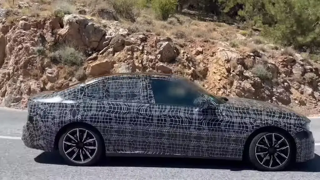 寶馬 M350 轎車原型路測圖曝光:預估 400 馬力