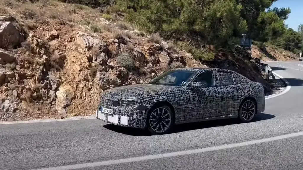 寶馬 M350 轎車原型路測圖曝光:預估 400 馬力