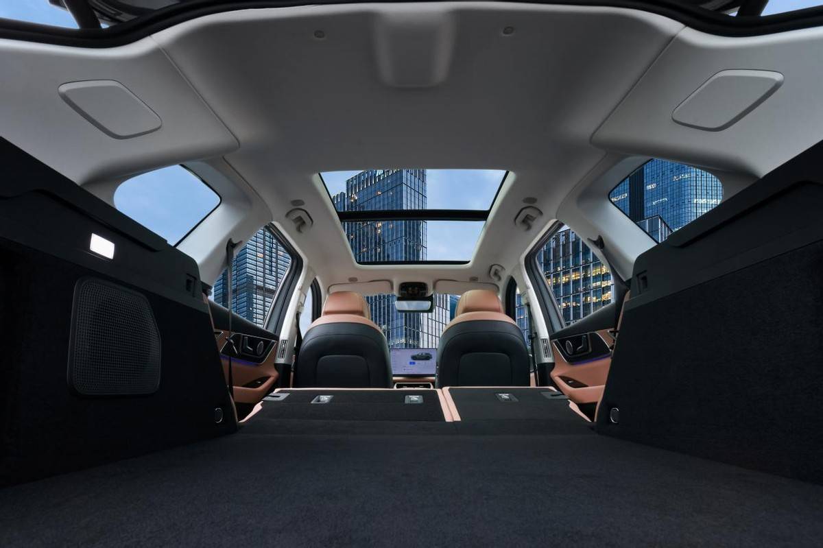 12.77萬開走環(huán)塔冠軍同款!瑞虎8L長虹版限時狂省2萬+8萬0息,錯過再無!