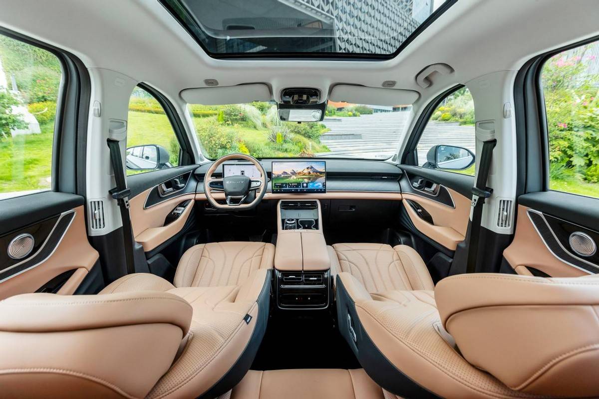 12.77萬開走環(huán)塔冠軍同款!瑞虎8L長虹版限時狂省2萬+8萬0息,錯過再無!