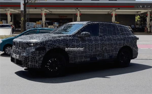 全新寶馬X5內飾諜照曝光,配全景顯示屏,或2026年發布