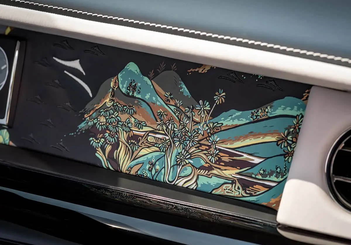 致敬敦煌壁畫的定制藝術(shù) 勞斯萊斯三款車型推出訂制版