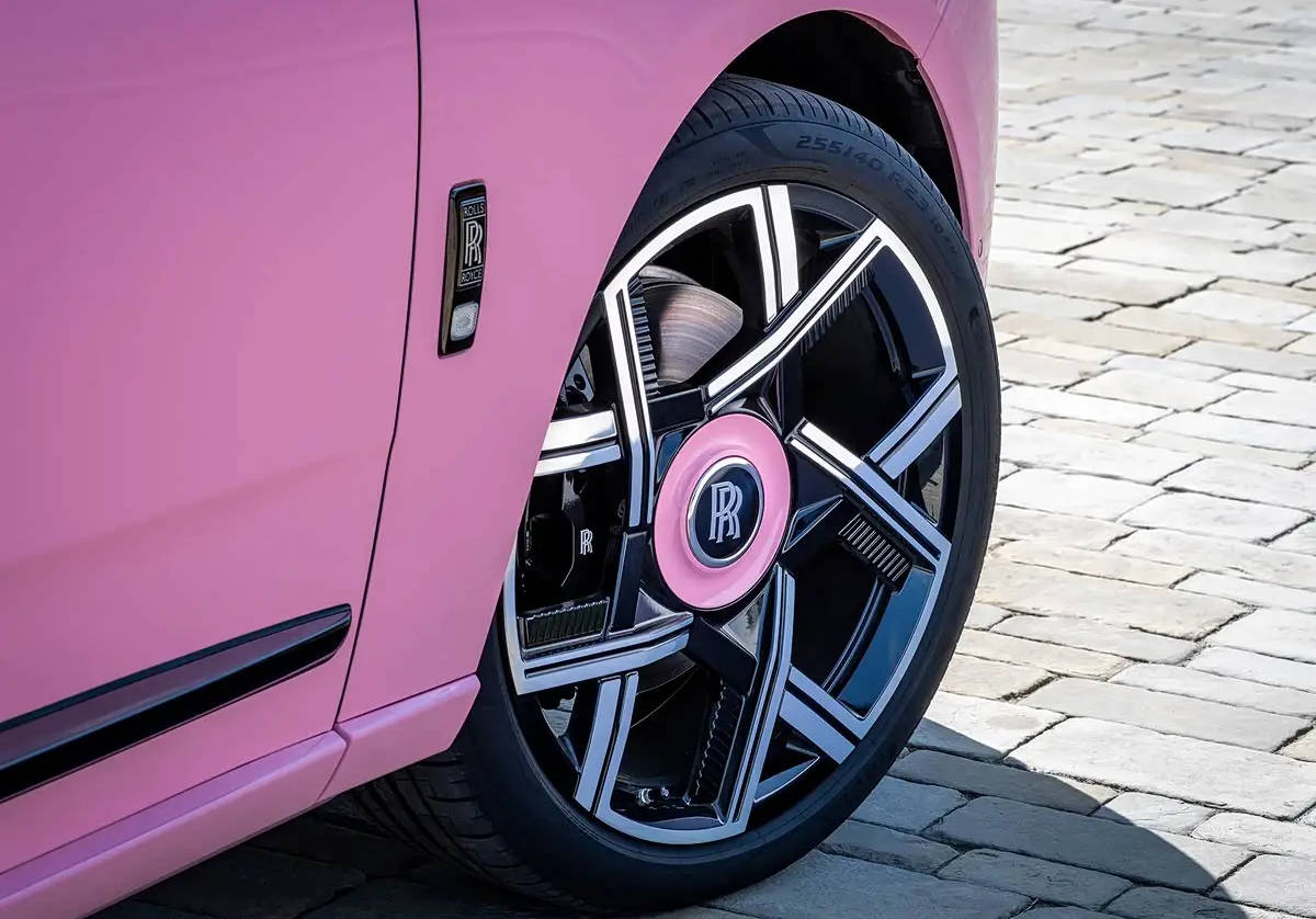 致敬敦煌壁畫的定制藝術(shù) 勞斯萊斯三款車型推出訂制版