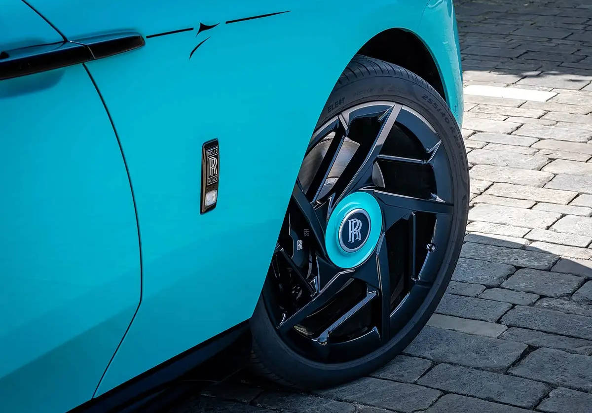 致敬敦煌壁畫的定制藝術(shù) 勞斯萊斯三款車型推出訂制版