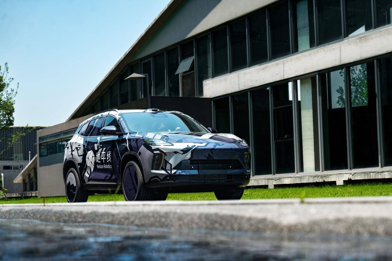 全新設(shè)計語言/首搭地平線HSD及征程6P方案 星途星紀(jì)元E05諜照曝光