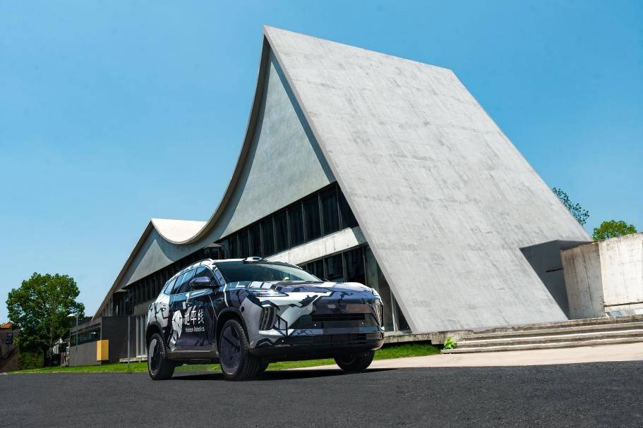 全新設(shè)計語言/首搭地平線HSD及征程6P方案 星途星紀(jì)元E05諜照曝光