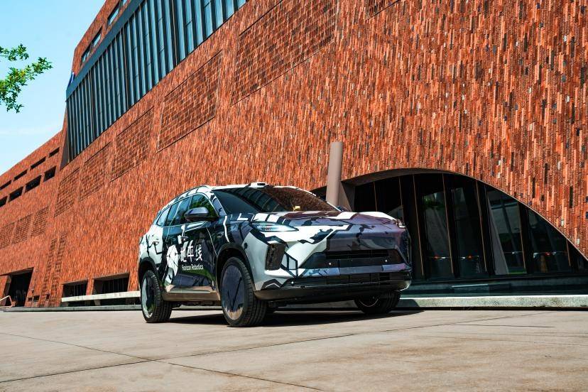 全新設(shè)計語言/首搭地平線HSD及征程6P方案 星途星紀(jì)元E05諜照曝光