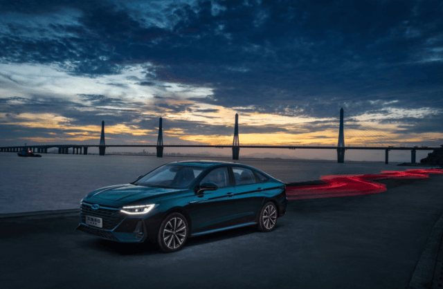 奇瑞悶聲發大財!純油轎車月銷連續破萬,艾瑞澤8家族怎么選?