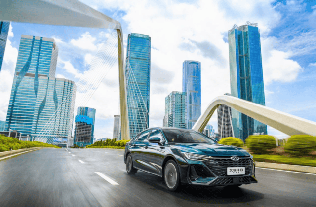 奇瑞悶聲發大財!純油轎車月銷連續破萬,艾瑞澤8家族怎么選?