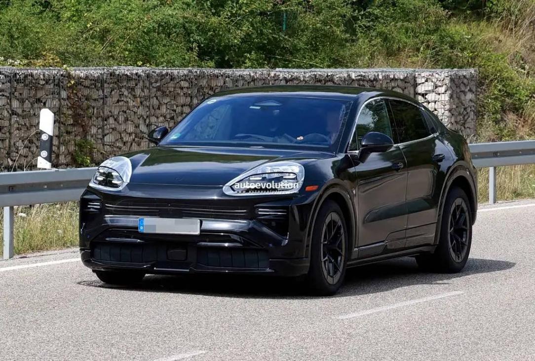 預計2025年底正式發布 全新保時捷Cayenne Coupe EV最新諜照曝光