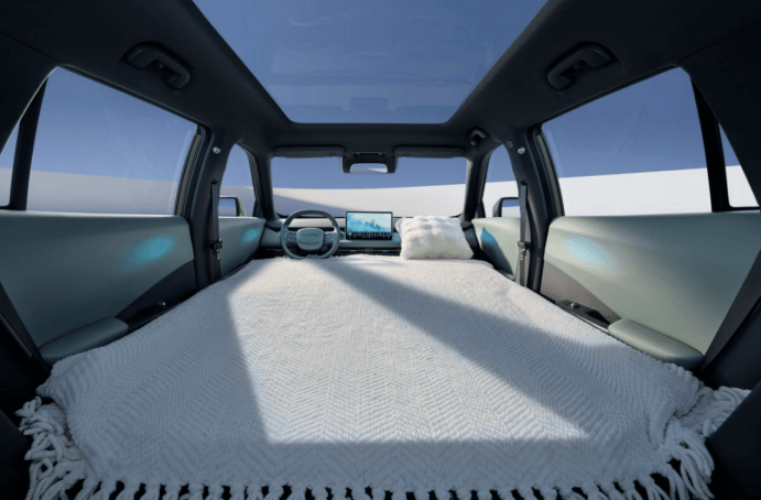 12萬落地的A0級智能SUV,東風納?06和比亞迪元UP,哪款更值?