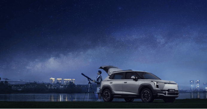 12萬落地的A0級智能SUV,東風納?06和比亞迪元UP,哪款更值?