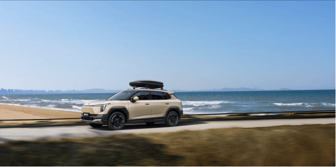 12萬落地的A0級智能SUV,東風納?06和比亞迪元UP,哪款更值?