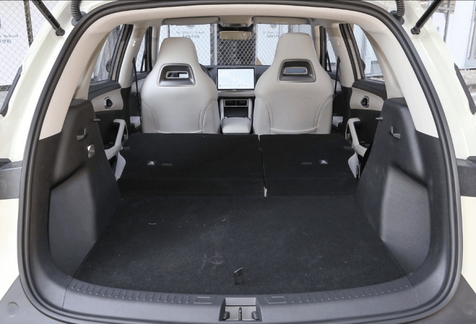 12萬落地的A0級智能SUV,東風納?06和比亞迪元UP,哪款更值?