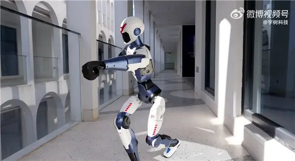 網(wǎng)友質(zhì)疑機(jī)器人跳舞、拳擊沒用 宇樹科技創(chuàng)始人王興興回應(yīng)