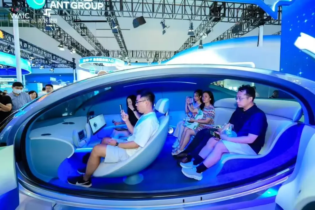 吉利發布行業首個智能體座艙,銀河M9將實現端到端語音大模型量產上車 圖片