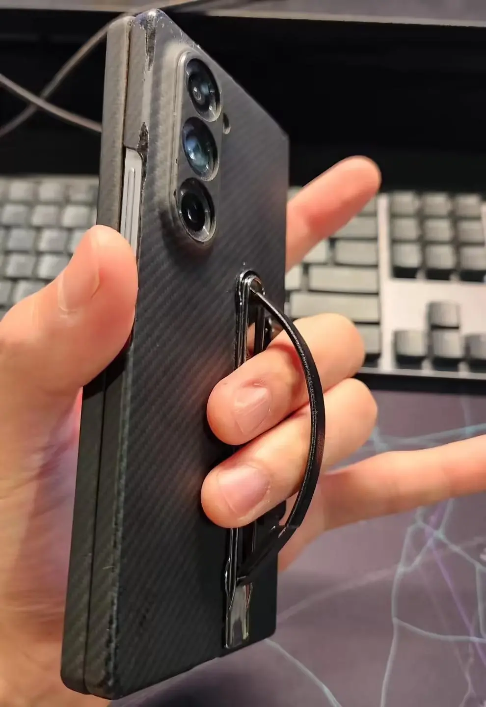 機身纖薄成雙刃劍,用戶反映三星Galaxy Z Fold7手機不好展開