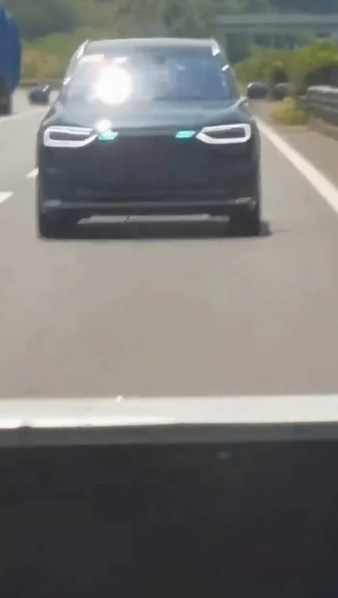 全新問界M7實車路測視頻曝光:前后均配智駕小藍燈 全新問界M7實車路測視頻曝光:前后均配智駕小藍燈
