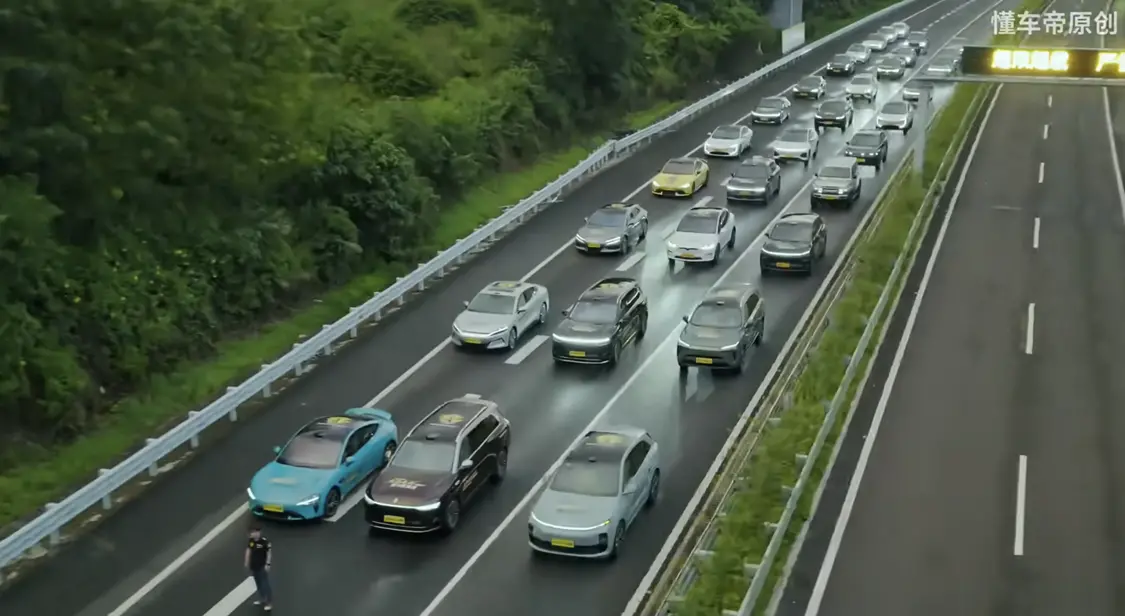 懂車帝在一條臨時封閉的15公里高速上，復刻了9個真實的事故場景 | 圖片來源：懂車帝