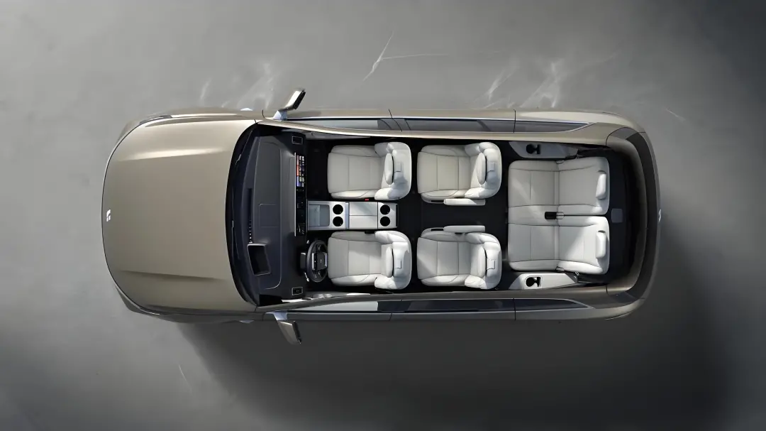 理想十周年,變陣先變?nèi)?" alt="理想十周年,變陣先變?nèi)? data-lazyload="https://x0.ifengimg.com/ucms/2025_31/4F469ED7684A04D301D8CD3E4ADF1C26933C1FDA_size333_w1080_h607.png" /></p>
<p>李想顯然意識(shí)到了靠車本身不可能守住。2023年底,理想宣布從智能電動(dòng)車企業(yè)升級(jí)為人工智能企業(yè),VLA架構(gòu)、無(wú)圖NOA、MindGPT大模型接連上車。但AI的落地漫長(zhǎng)且燒錢(qián),那一年的理想研發(fā)占比僅8.5%,遠(yuǎn)低于蔚來(lái)的22%、小鵬的19%;要想在兩年內(nèi)追上,需要的不只是最充裕的現(xiàn)金儲(chǔ)備,更是把AI能力變成用戶每天離不開(kāi)的生態(tài)。</p>
<p>然而,眼下最焦灼的戰(zhàn)役仍在純電戰(zhàn)場(chǎng)。MEGA的挫折揭示出一個(gè)冰冷的現(xiàn)實(shí),那就是當(dāng)失去增程技術(shù)光環(huán),純電市場(chǎng)的較量更考驗(yàn)系統(tǒng)韌性。</p>
<p>理想的選擇表現(xiàn)出其戰(zhàn)略定力,在2500座超充站建成前,控制純電車型投放節(jié)奏;i8延續(xù)了MEGA飽受爭(zhēng)議的外觀設(shè)計(jì),以換取低風(fēng)阻下的長(zhǎng)續(xù)航;將VLA多模態(tài)交互植入純電車型,實(shí)現(xiàn)聲紋識(shí)別、兒童情緒監(jiān)測(cè)等獨(dú)家功能。不過(guò),民生證券仍直接指出,2025年理想凈利潤(rùn)增長(zhǎng)25.9%的前提是,i系列必須在高端純電市場(chǎng)殺出血路。</p>
<p class="detailPic"><img class="" src="http://www.zuoshankeji.net//uploads/image/2025/0801/101502K969.jpg" title= 理想十周年,變陣先變?nèi)? data-lazyload=