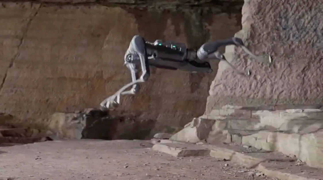 宇樹發布新款四足機器狗:重約37Kg,能越野和負重爬山 宇樹發布新款四足機器狗:重約37Kg,能越野和負重爬山