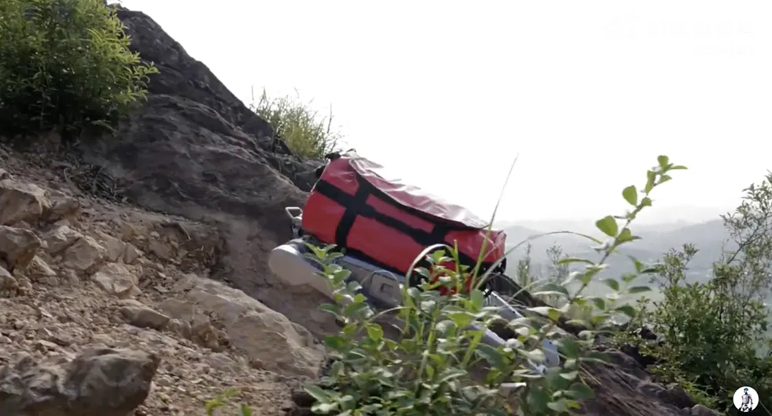 宇樹發布新款四足機器狗:重約37Kg,能越野和負重爬山 宇樹發布新款四足機器狗:重約37Kg,能越野和負重爬山