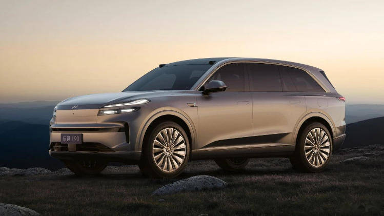 把乘龍卡車撞起飛以后,理想汽車卻主動(dòng)“認(rèn)慫”了