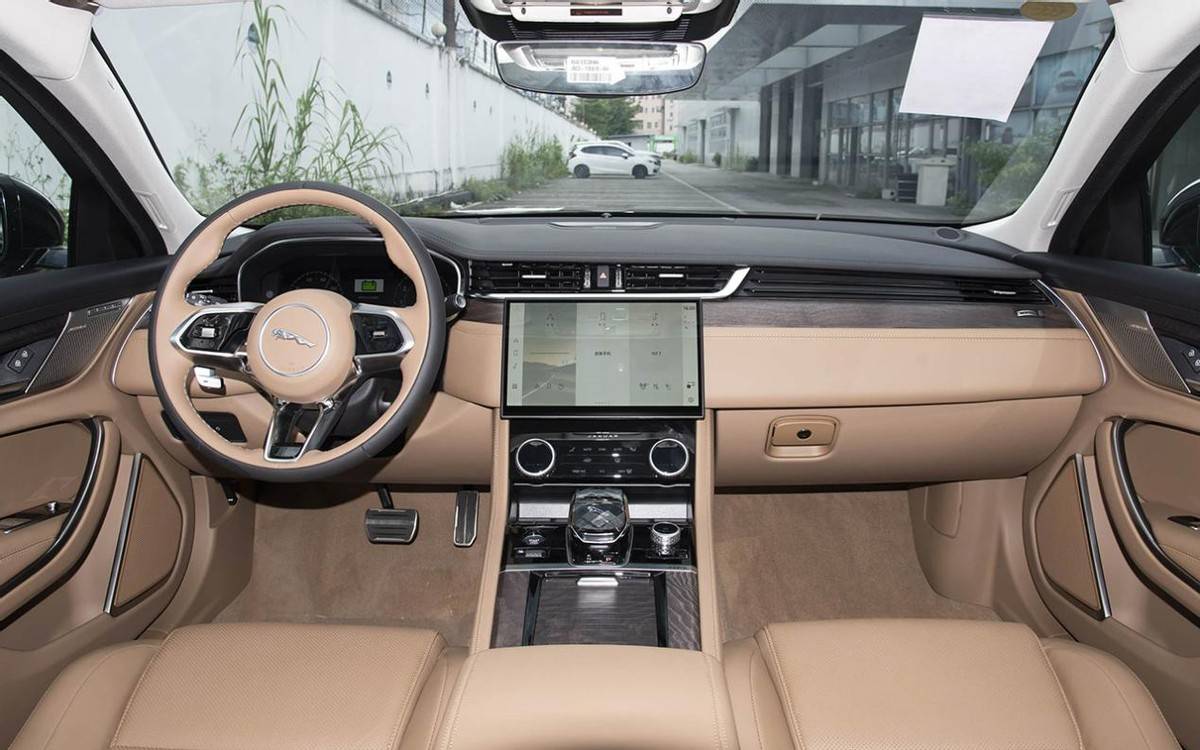 捷豹終于接地氣了!新款XFL上市,賣23.98萬起,還買34C?