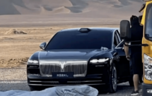 嵐圖兩款旗艦新車諜照,華為智駕,一個比一個尊?