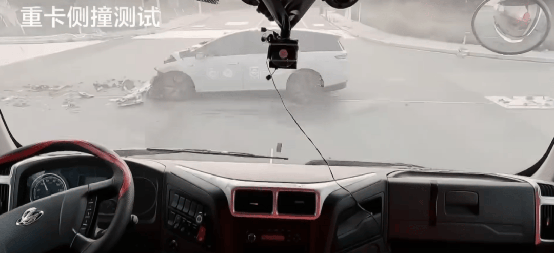 理想“撞飛”卡車:一場充滿銅臭味的行為藝術(shù)?