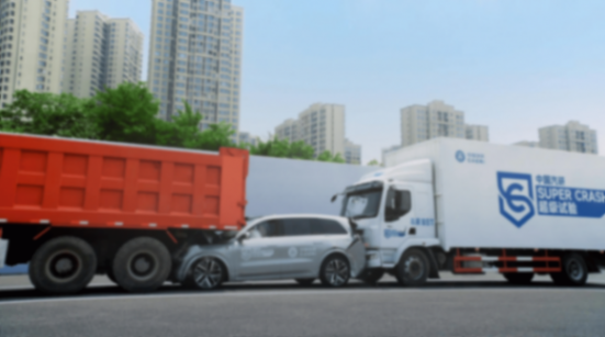 理想“撞飛”卡車:一場充滿銅臭味的行為藝術(shù)?