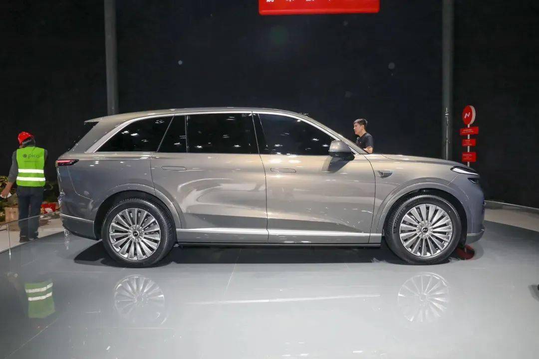 新車賣爆?李斌硬氣官宣進(jìn)入前三