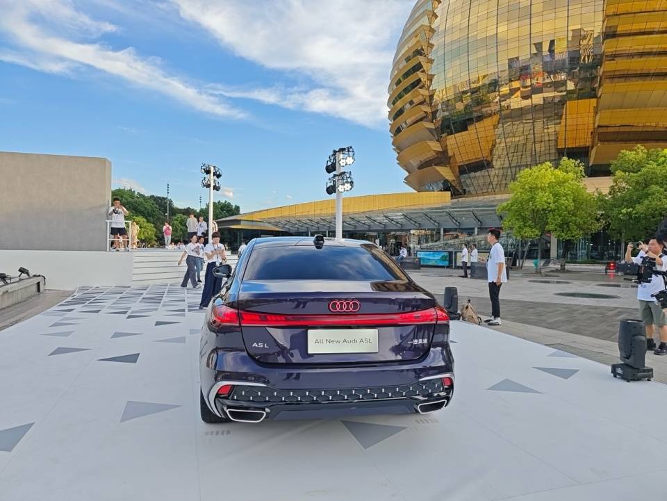 華為乾崑智駕加持,一汽奧迪Q6L e-tron與A5L雙車上市
