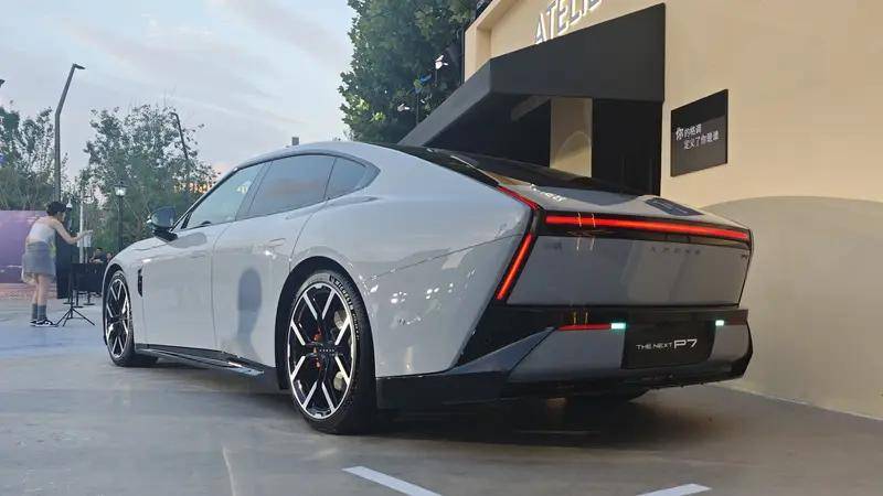 最美轎車!全新小鵬P7開啟預售,與小米SU7展開競爭