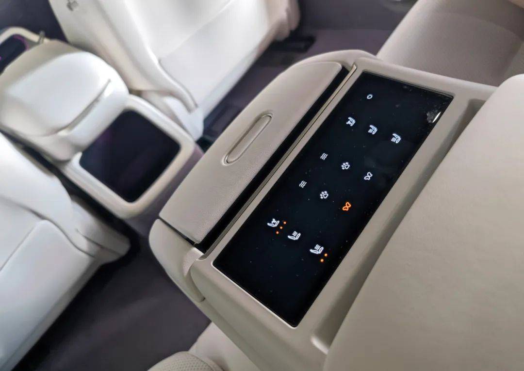 來自未來的顏值——阿維塔12后驅增程版