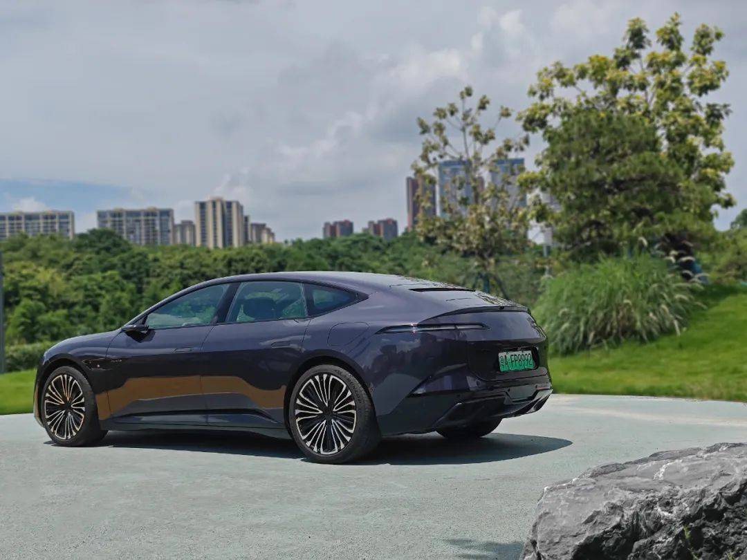 來自未來的顏值——阿維塔12后驅增程版