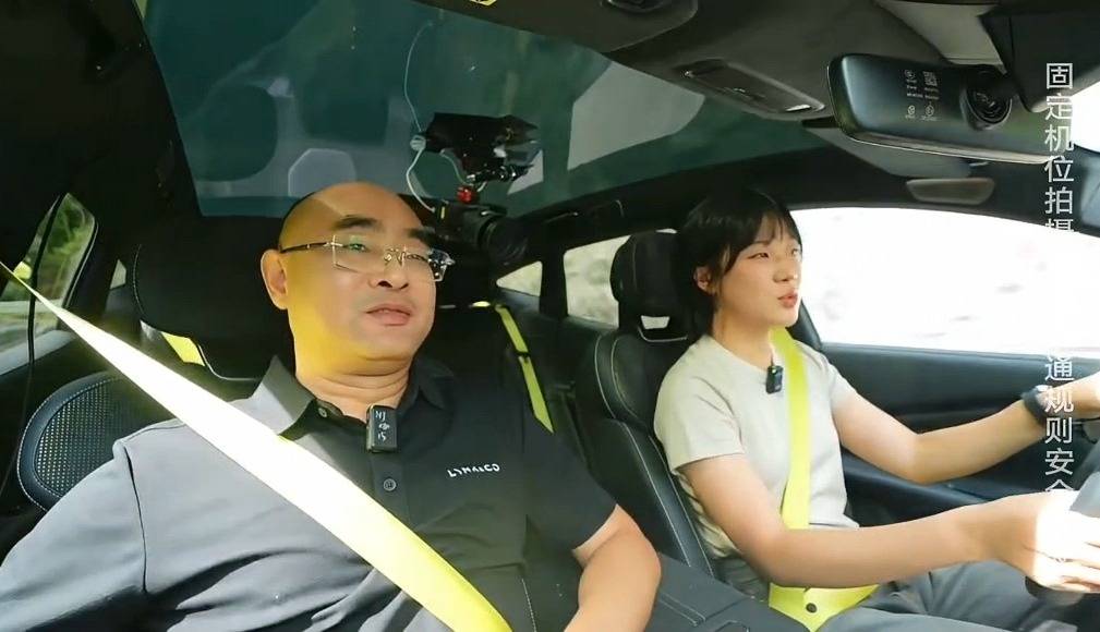 吉利AI電混,從技術(shù)引領(lǐng)到性能顛覆,領(lǐng)克10 EM-P重塑混動天花板