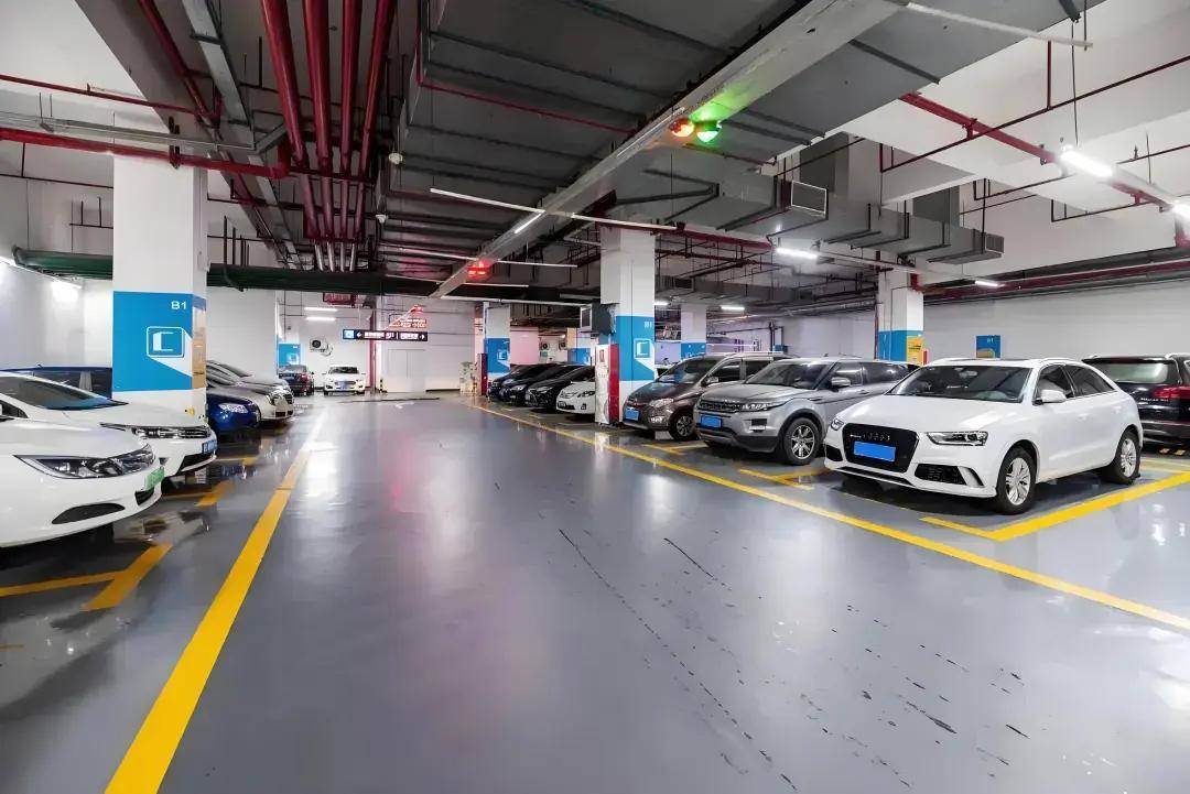 理想車主并非普遍素質差,不管哪個品牌,總有小部分素質差的車主