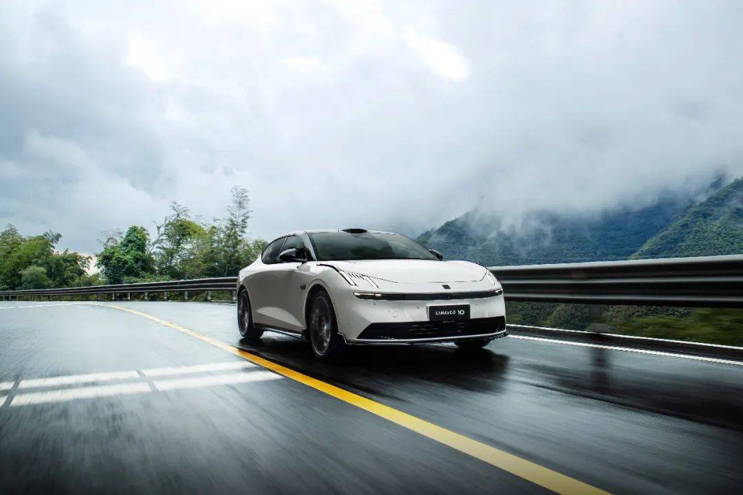 領克10 EM-P:又一個AI電混時代的插混顛覆者