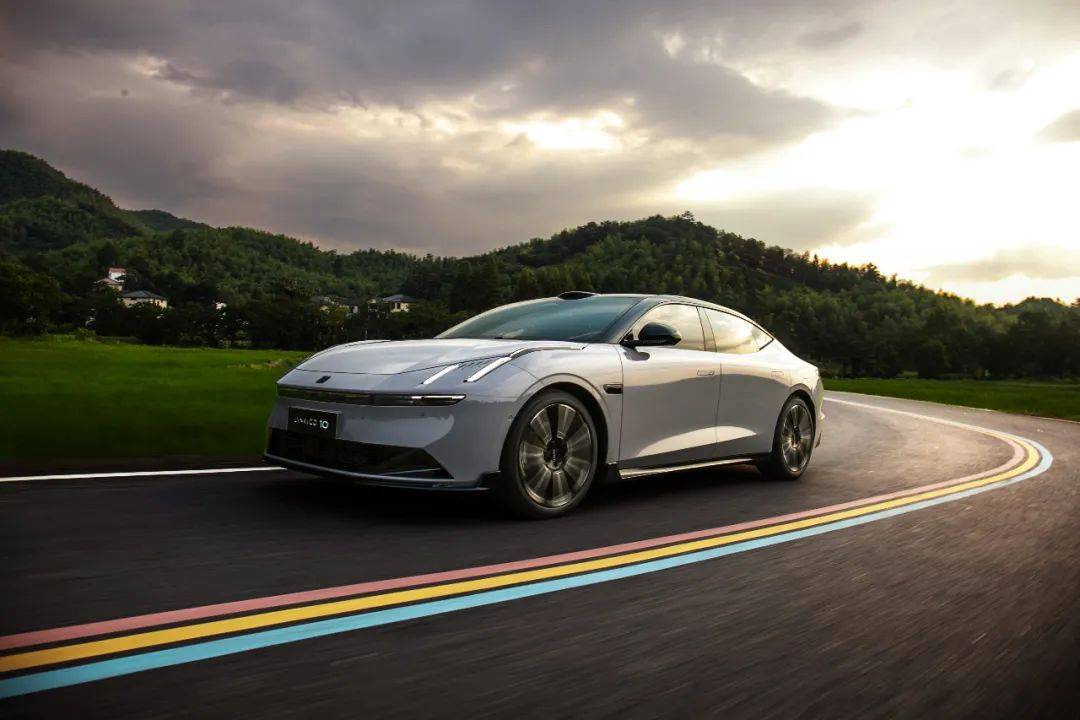 領克10 EM-P:又一個AI電混時代的插混顛覆者