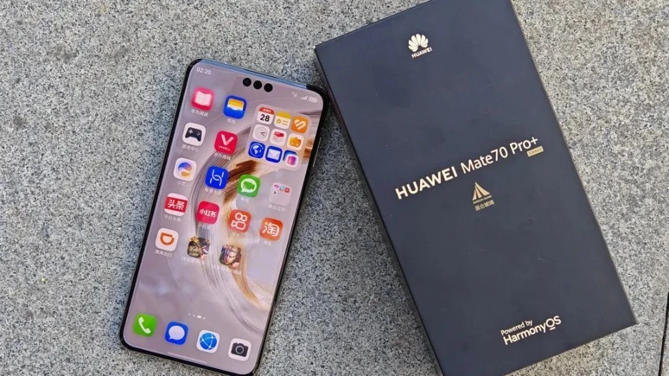 華為Mate 80曝光!又要爆殺全場 (圖片來源:雷科技攝制)