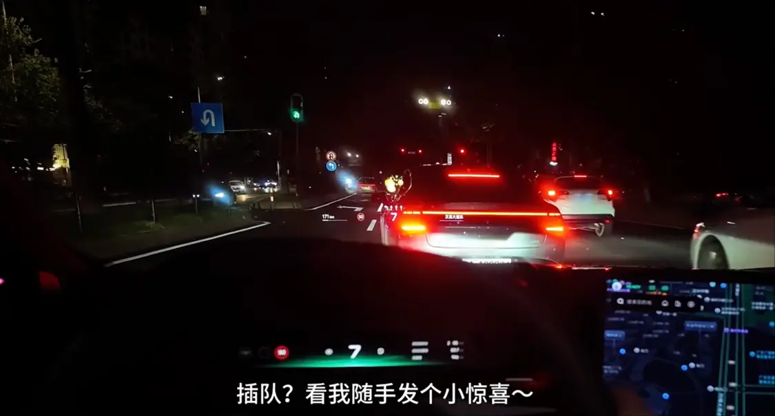 全新小鵬P7 AR-HUD新增AR互動游戲:可隨機扔笑臉、煙花 全新小鵬P7 AR-HUD新增AR互動游戲:可隨機扔笑臉、煙花