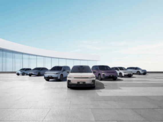 “蔚小理”壓力大!零跑汽車:半年度凈利轉正,全棧自研上大分