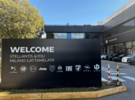 “蔚小理”壓力大!零跑汽車:半年度凈利轉正,全棧自研上大分