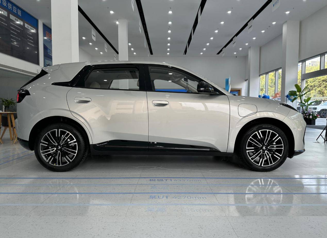 極狐T1,8萬級小車?2.77米軸距,低溫注塑內飾