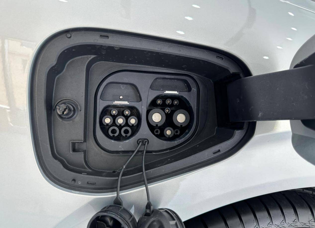 極狐T1,8萬級小車?2.77米軸距,低溫注塑內飾